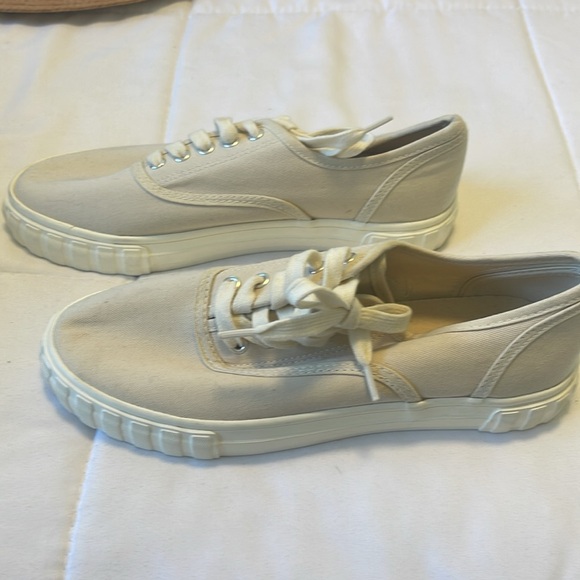 NEW- never been worn H&M Canvas sneakers. SZ. 37 (6) - Picture 2 of 6
